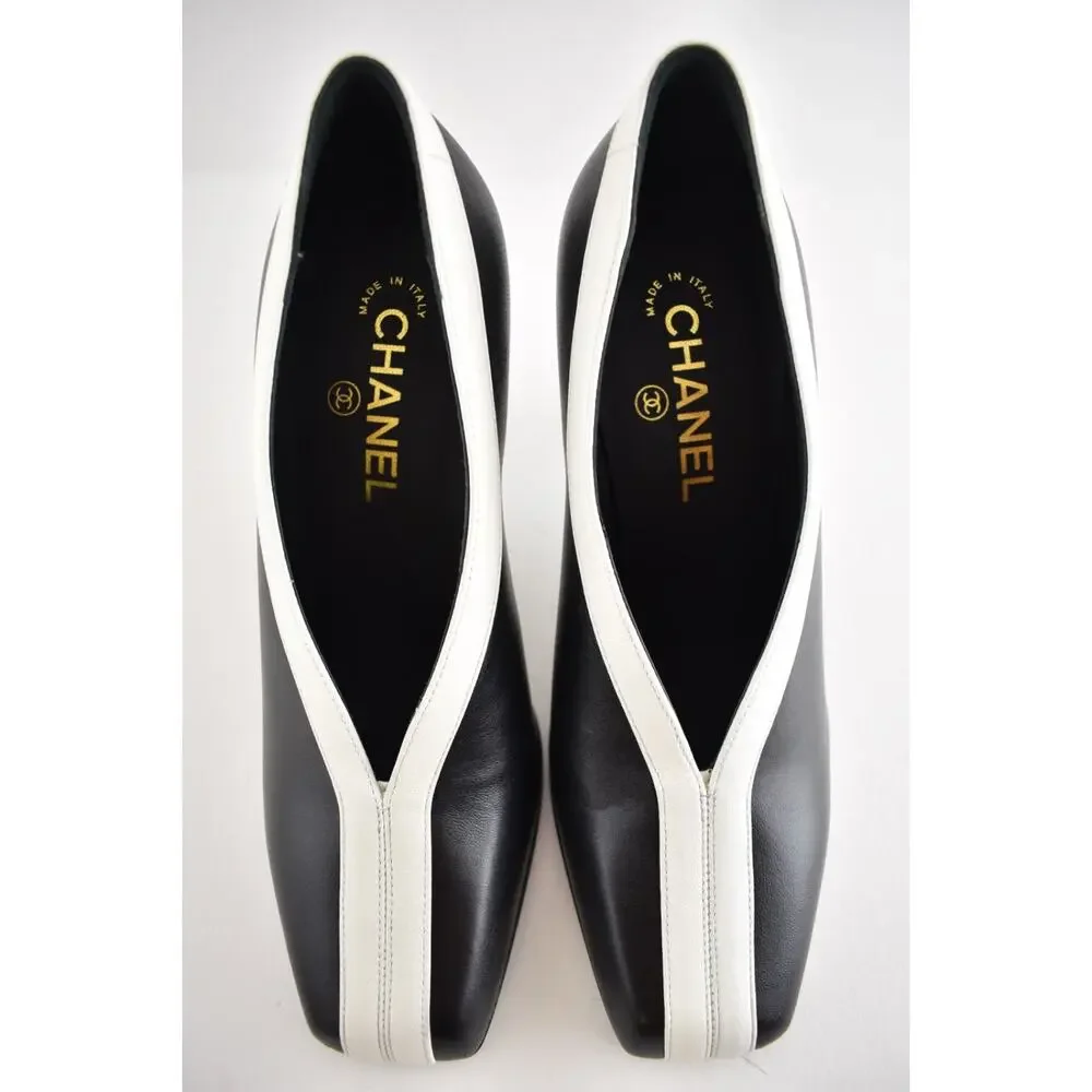 Chanel 26S Blazy Black Ivory White Lambskin Leather CC Gold Square Heel Pump 38